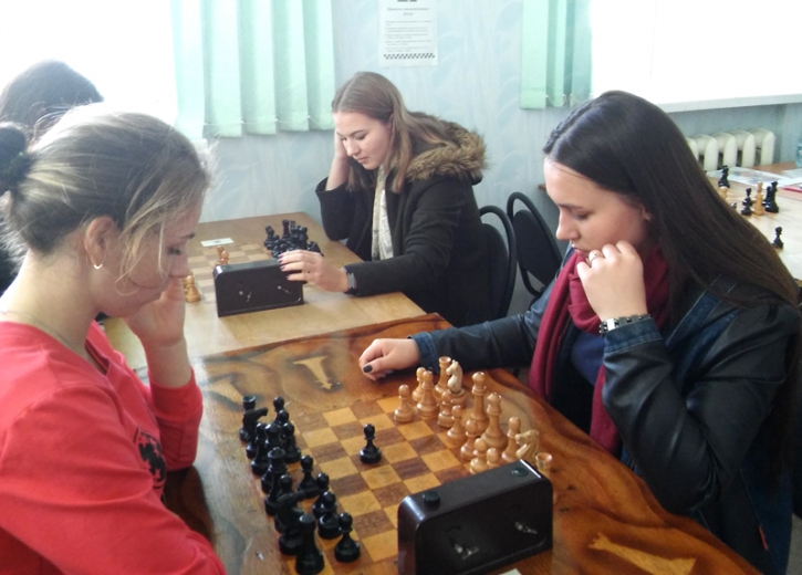 Участие в городских соревнованиях по шахматам.